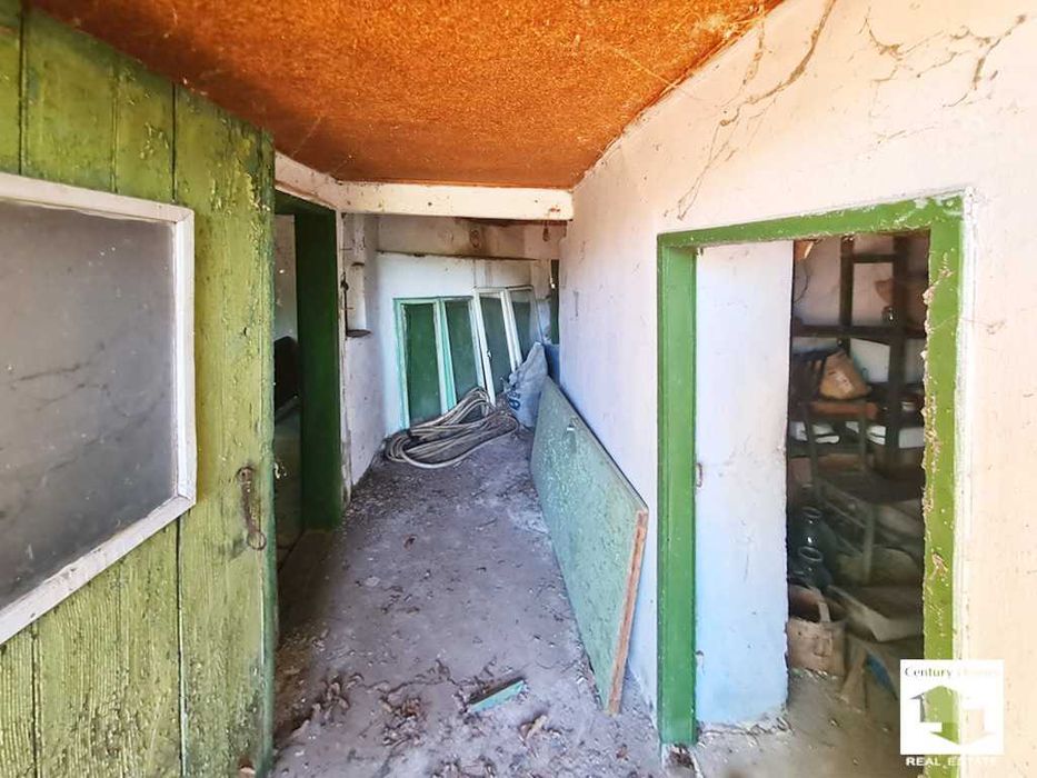 140325 Двуетажна къща с двор и стоп. постройки в с. Горна Липница