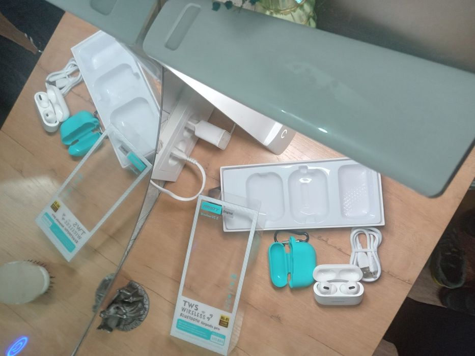 Продам airpods полный комплект