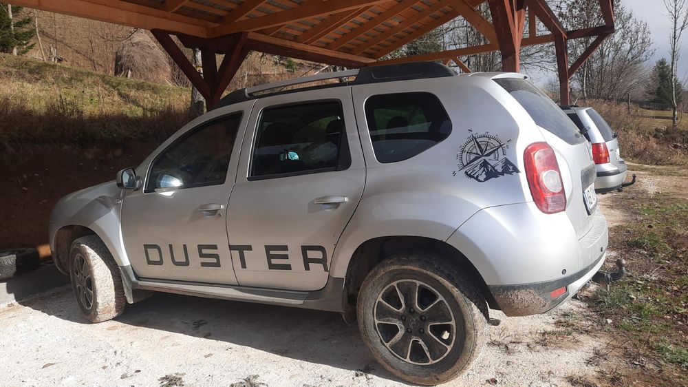 Vând Dacia Duster