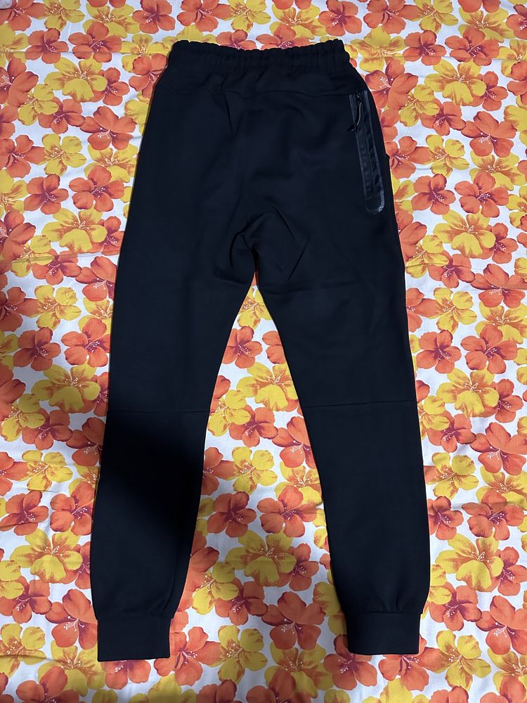 Pantaloni Nike Tech Fleece