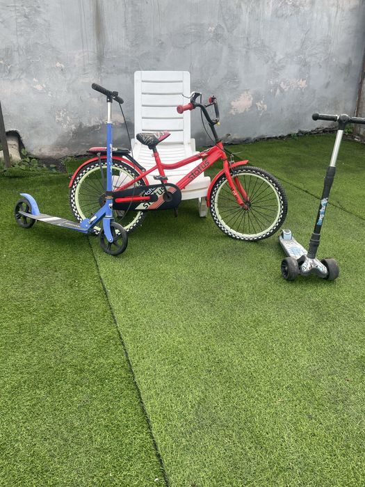 Продам велосипед б/ у и два самоката цена за всё