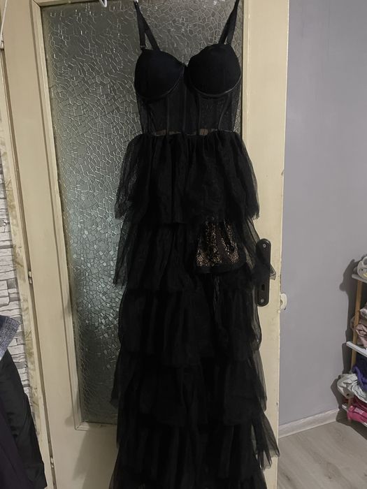черна бална рокля XS