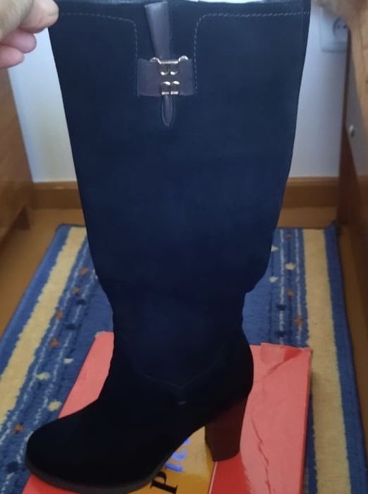 продаю зимние замшевые сапоги