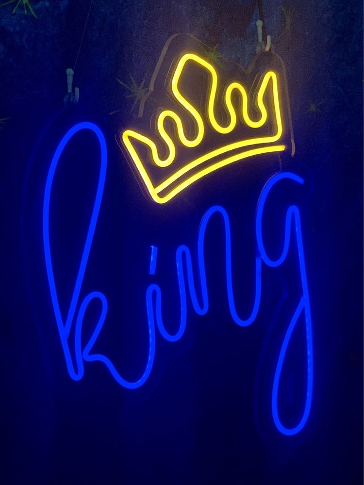 Decoratiune luminoasa “KING”