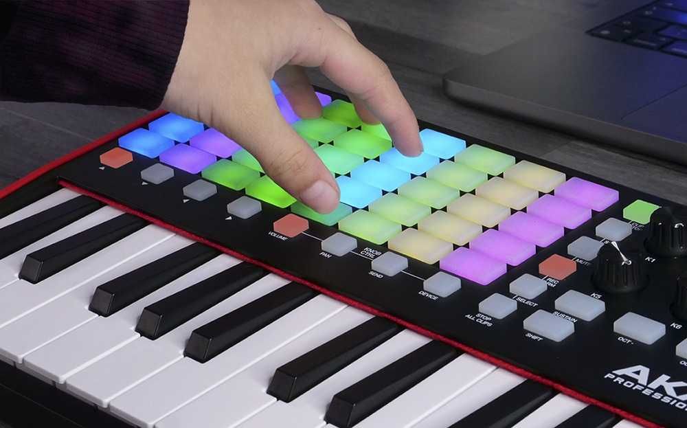 AKAI APC KEY 25 MK2 USB контроллер с клавиатурой