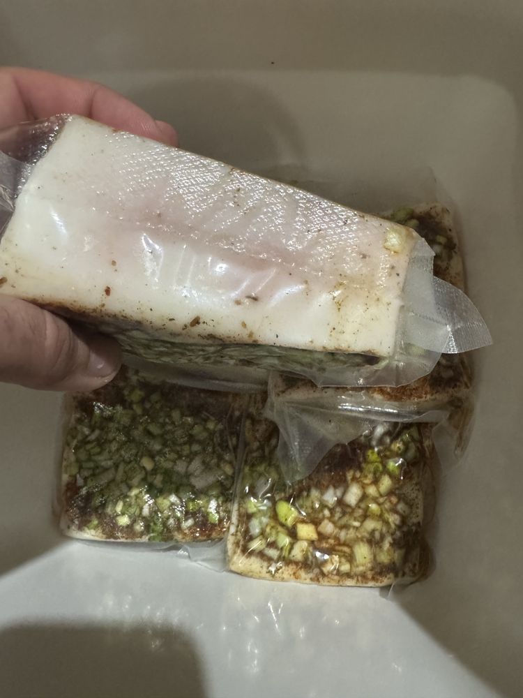 Сланина накладена с кожа и мас