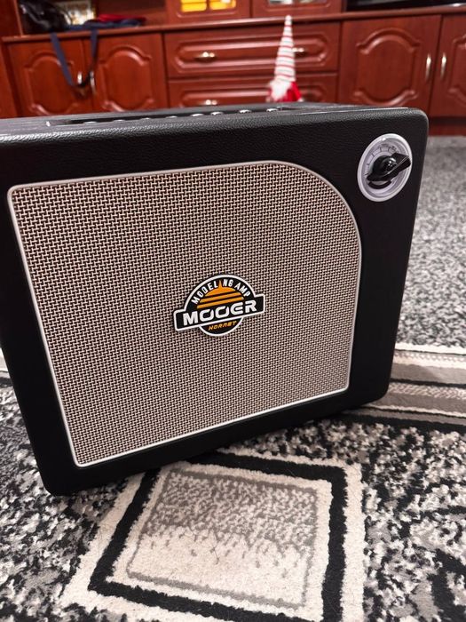 Комбоуселитель mooer hornet 30