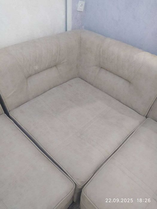 Диван мягкий уголный раскладной и будеть 2х спалный Divan