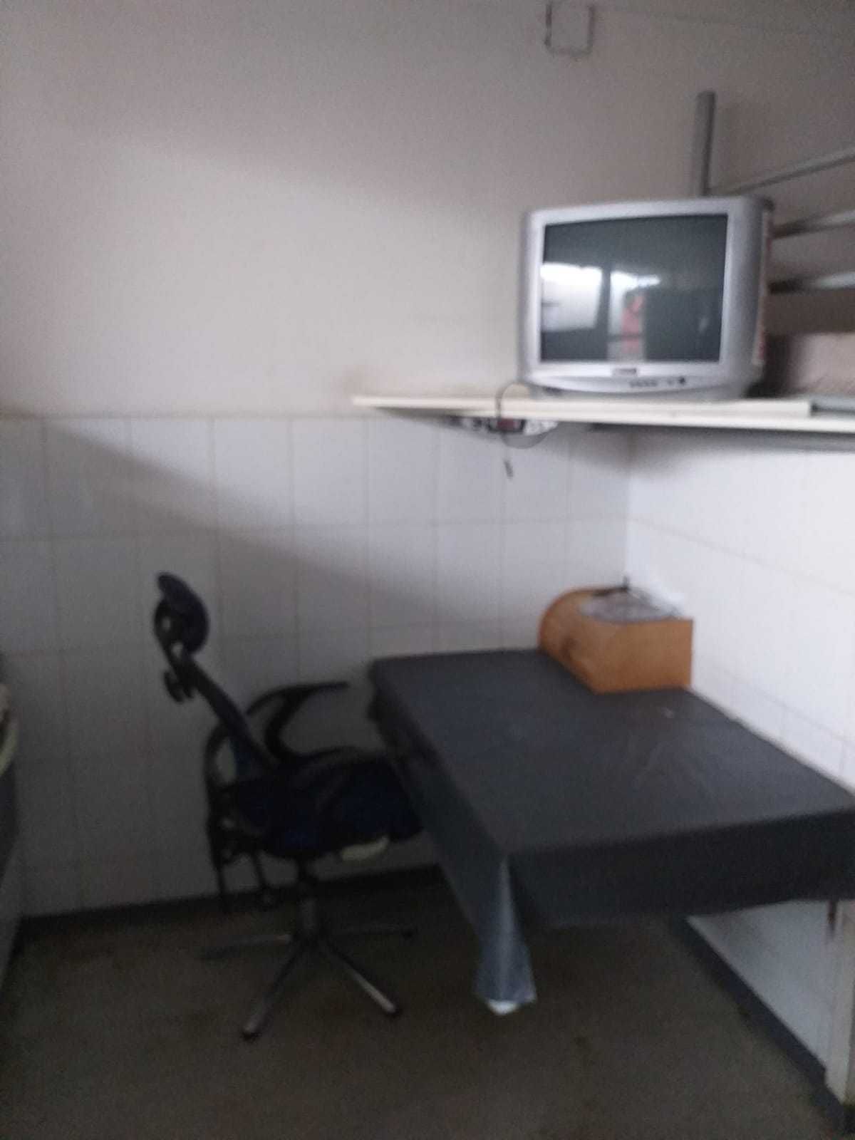 Inchiriem dormitoare pentru muncitori in camere cu patru / sase paturi
