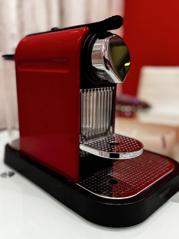 Nespresso кафе машина
