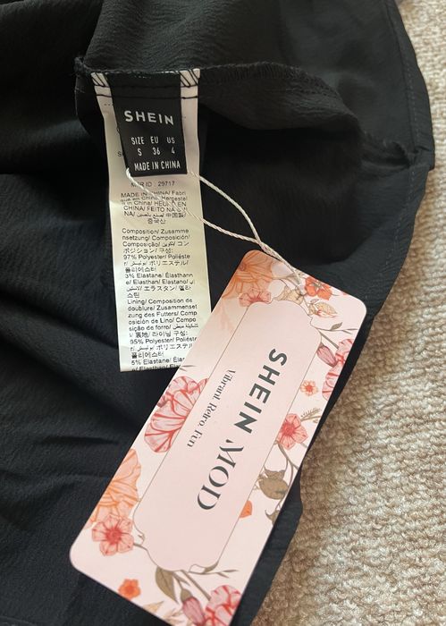 Черна рокля