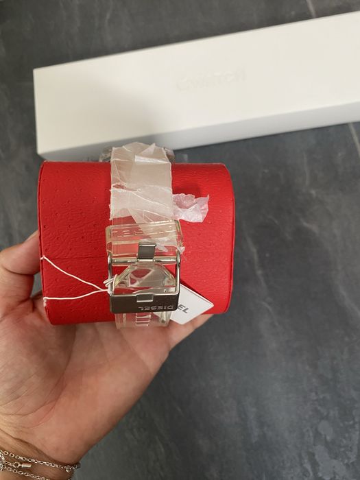 Ceas Diesel rezistent la apa, nou cu eticheta