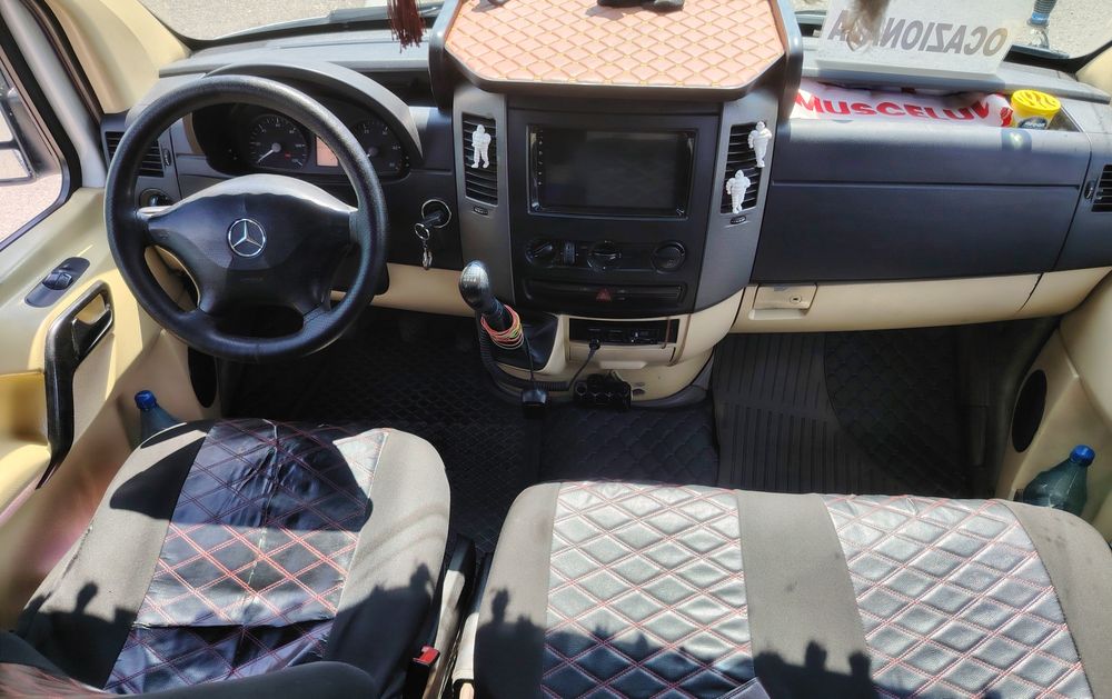 Microbuz Mercedes Sprinter