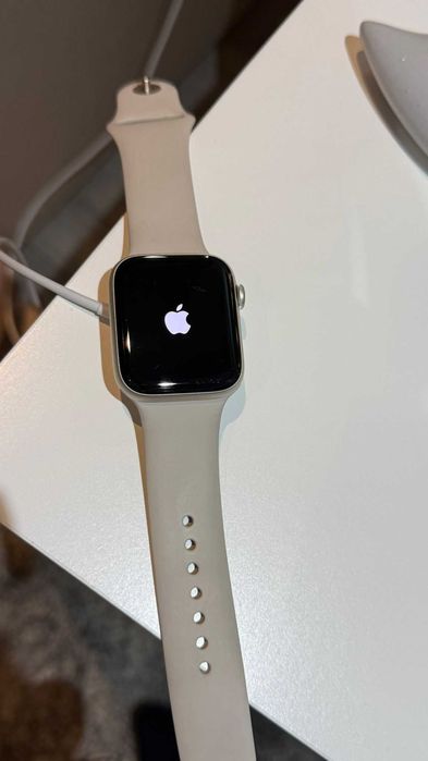 Vând Apple Watch SE 2025 – Starlight (aluminiu), curea 45 mm S/M