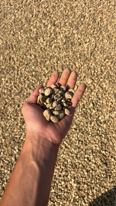 Nisip, piatră, balast, pământ