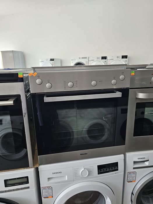 Фурна за вграждане с керамичен плот Míele