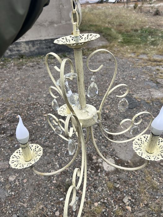 Продам две люстры в отличном состоянии