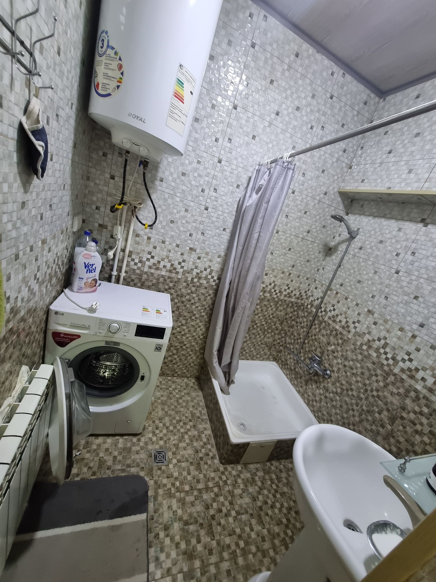 Sdva Ada uy sotiladi shaharning qoq markazidan 3-etaj 2 xona