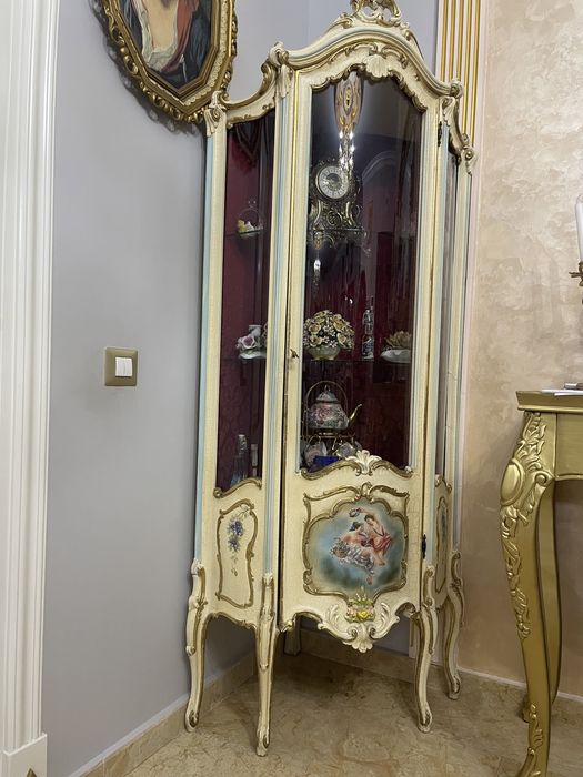 Vitrina colt stil venetian / baroc origine Italia geam cristal