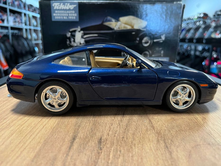 Нова метална колекционерска количка модел PORSCHE 996 1998г. 1:18