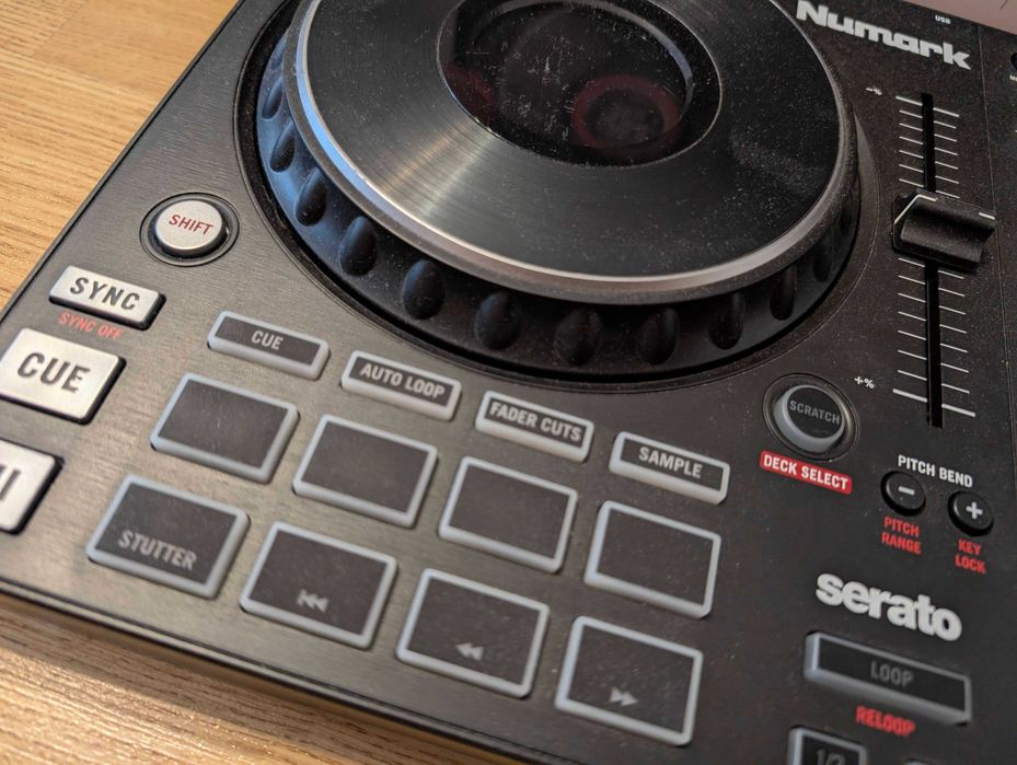 Numark Mixtrack Platinum FX