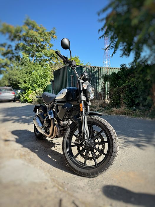 Ducati Scrambler Icon Dark L3e - ca în vitrină + echipamente