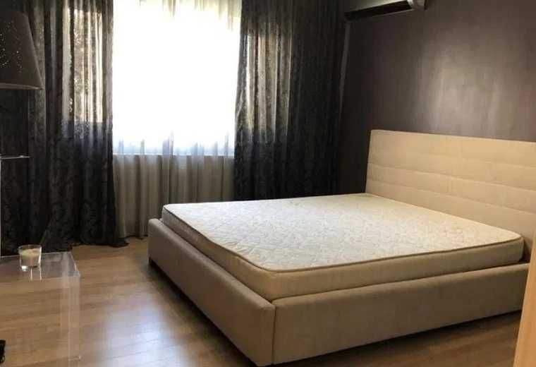 in CENTRU chirie Ap cu 2 camere pe`Calea`Bucuresti`la`K`F`C`