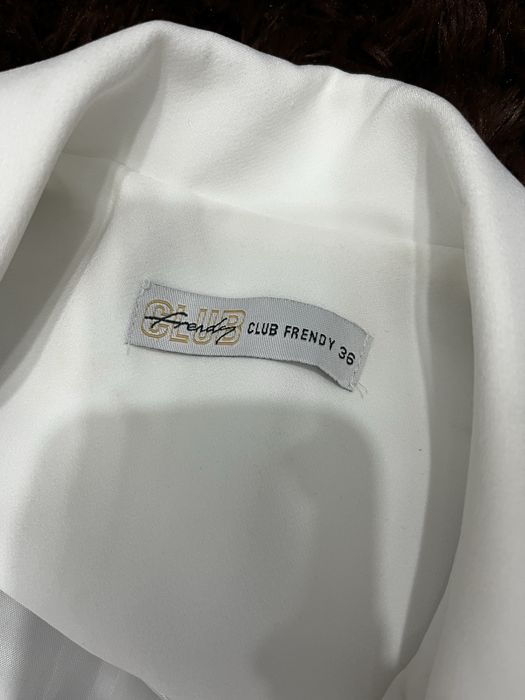 Бяла рокля тип сако