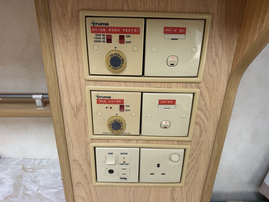 Каравана Eldis 4.80м.  2002г. Нов внос от Англия!