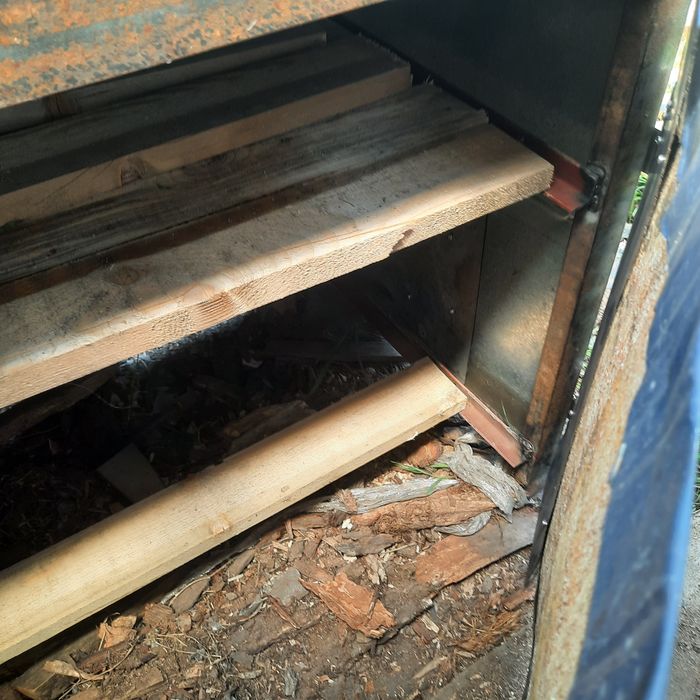 Banc de lucru cu menghina