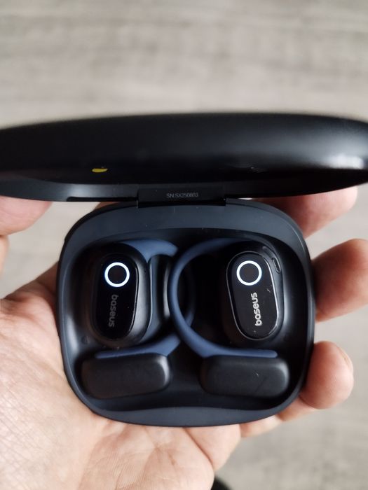 Продам новые Bluetooth наушники Baseus Bowie MF1