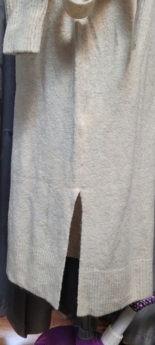 Cardigan nou cu etichetă, tricotat, lung.