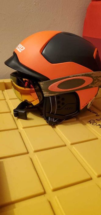Oakley Casca schi Mod 5 si ochelari Oakley Flight Deck