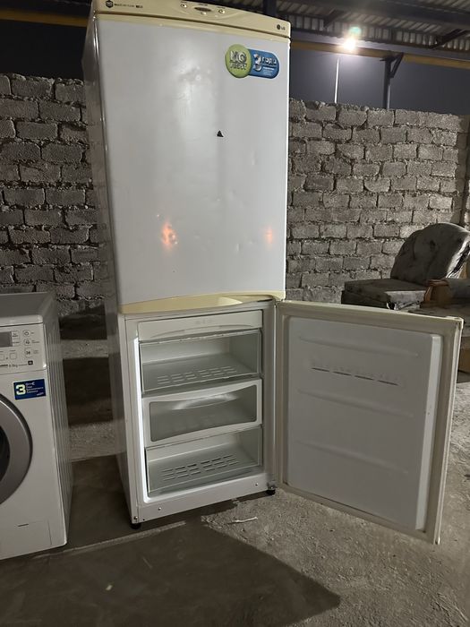 Холодильник Samsung