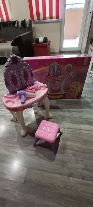 Музикална детска тоалетка с принадлежности!