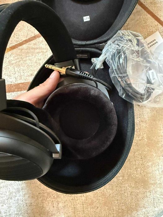 Casti cu fir Beyerdynamic DT 990, editie Black Limited