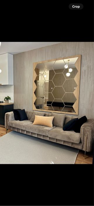 Canapea de lux InterMobili din catifea – 3 locuri, stare excelentă