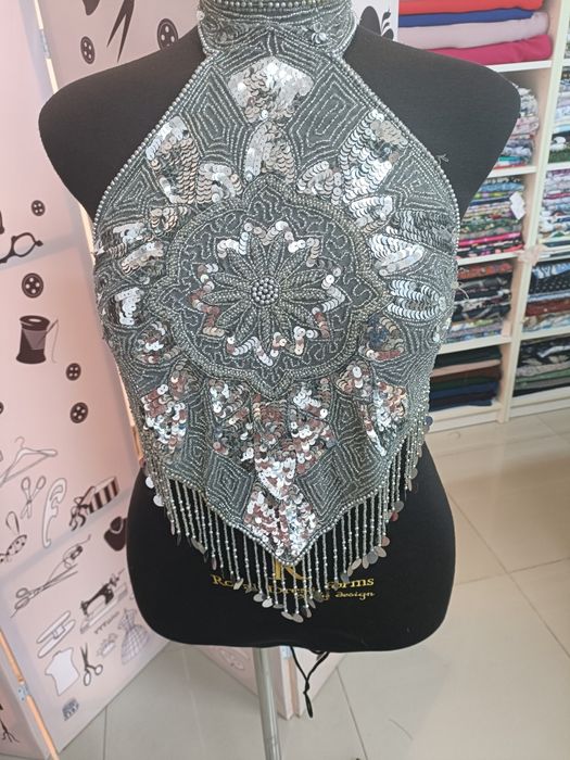 Вечерний топ с открытой спиной , вышитый паетками и бисером