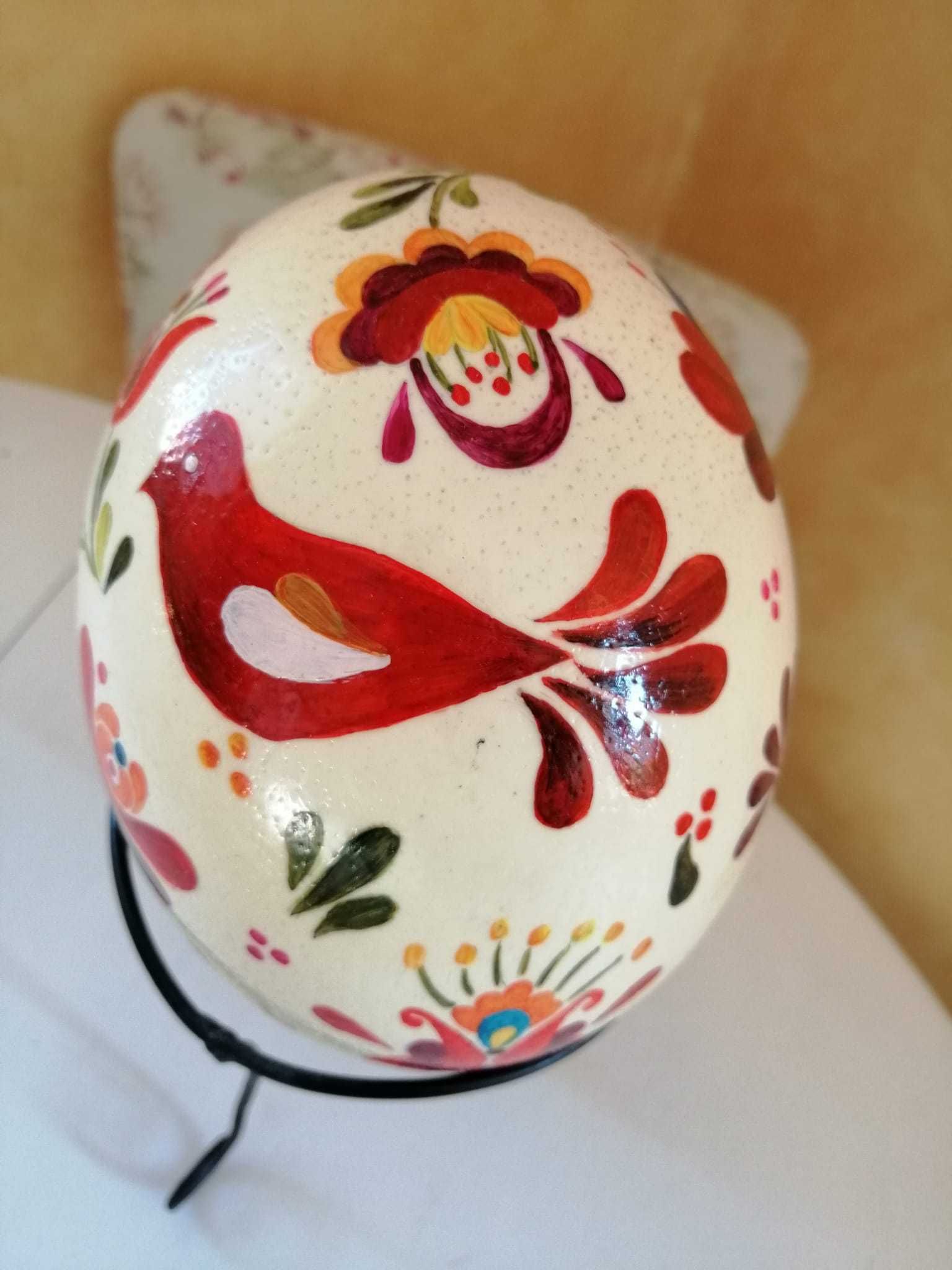 Oua de struț pictate manual
