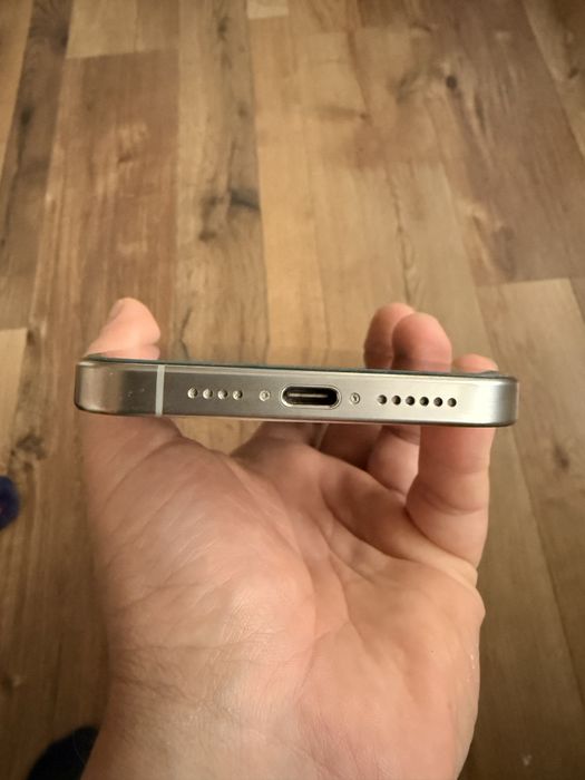 Продавам iPhone 15 Pro Max, 256 GB, цвят Natural Titanium