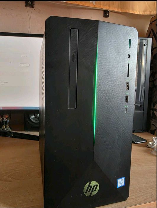 Настолен компютър HP Pavilion + ПОДАРЪК Монитор ASUS VK193SE