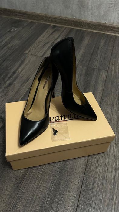 Продам женские туфли