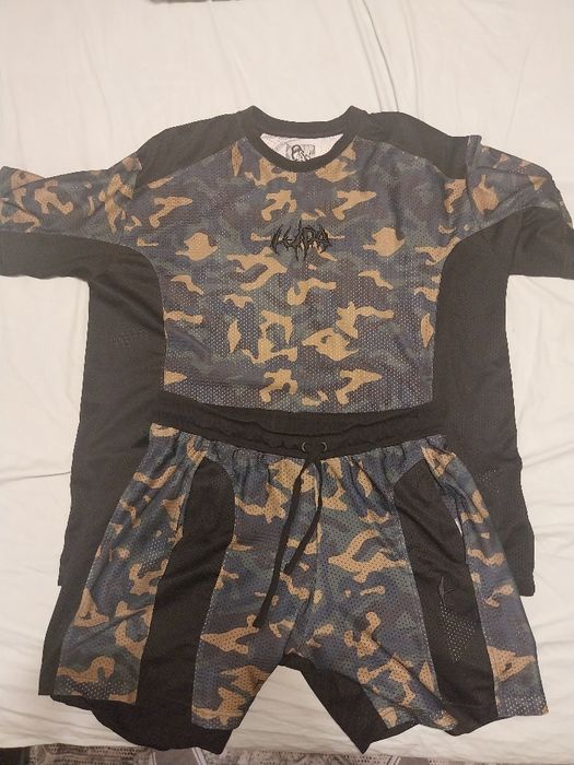 Продавам рядък екип на Luda тенеска и панталон