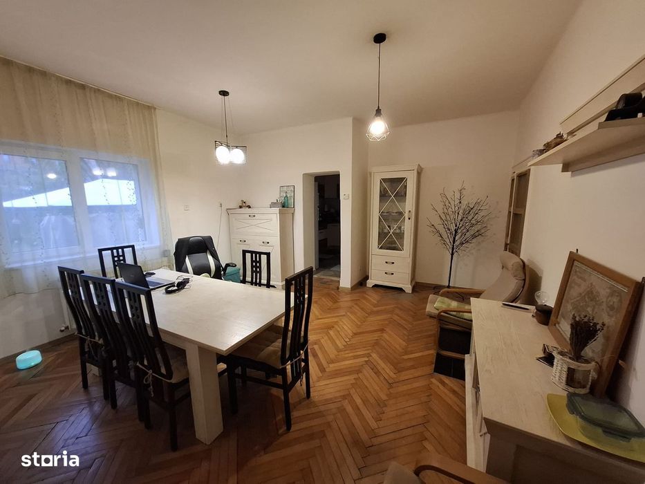 Centrul Vechi–casa dispusa pe parter, suprafata 89 mp si teren 370 mp
