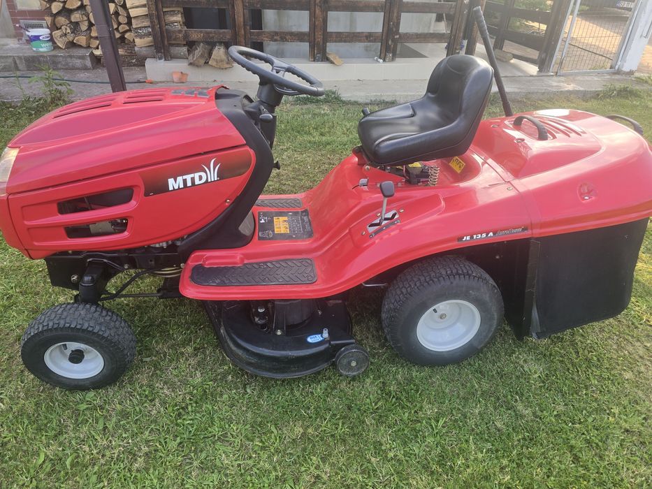 Tractoras de gazon iarba
