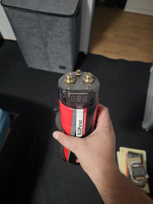 Condensator 5 farazi