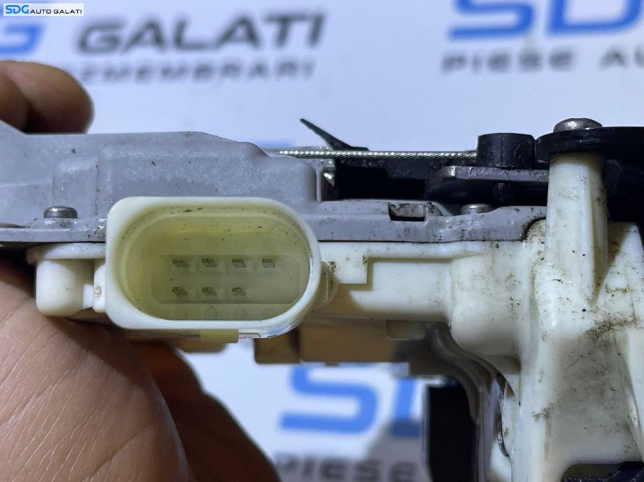 Broasca Incuietoare de pe Usa Portiera Dreapta Spate cu 7 Pini la Mufa Audi A6 C6 2005 - 2011 Cod 4F0839016 [LR1265]