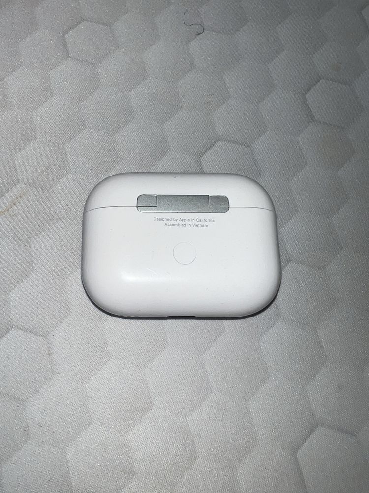 Vand Airpods Pro, modelul cu Usb-C