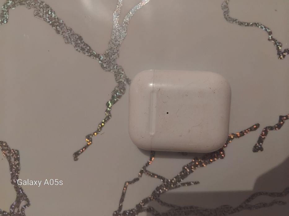 Телефон AirPod 4