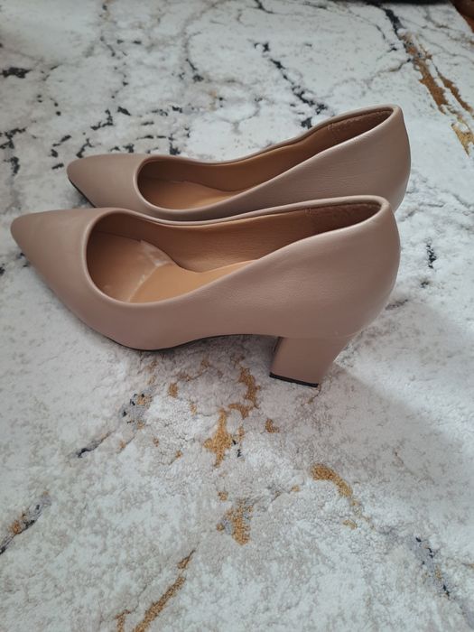 Pantofi noi marimea 36